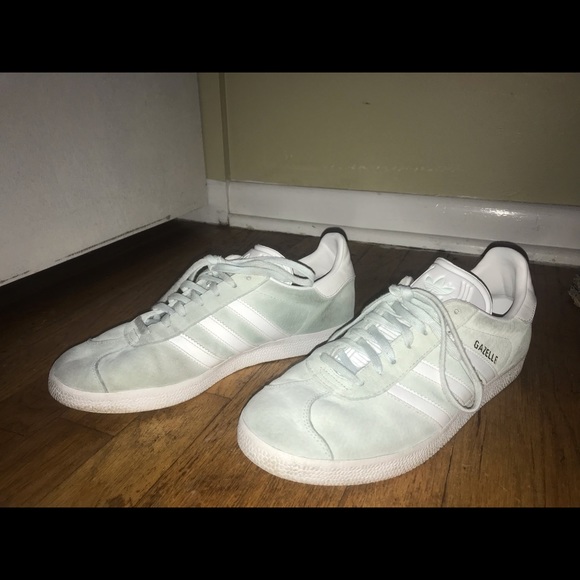 Sneakers - Picture 3 of 5